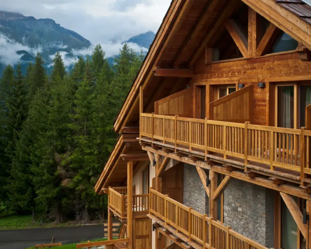 Chalet en bois en montagne